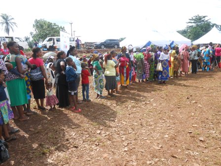 DSCN5257 LARGE TURNOUT AS DAME EDITH OKOWA FLAGS OFF GRASSROOT MEDICAL OUTREACH