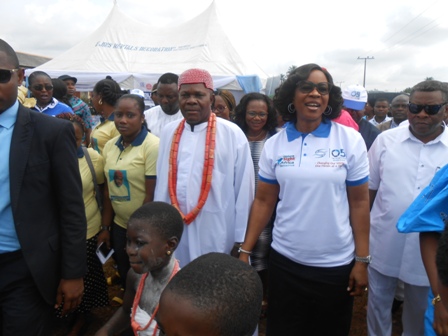 DSCN5257 LARGE TURNOUT AS DAME EDITH OKOWA FLAGS OFF GRASSROOT MEDICAL OUTREACH