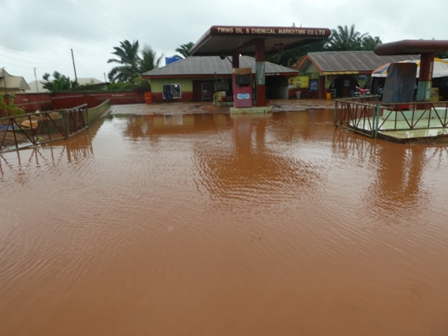 P1030518 FLOOD MENACE: SAKPOBA/ALIHAME RESIDENTS CRY OUT