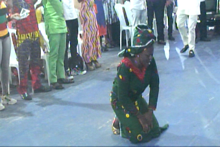 DVD_160032_0.mpg.00_09_52_16.Still008 PHOTO, COWRIES, NAIRA NOTE FOUND IN CHICKEN