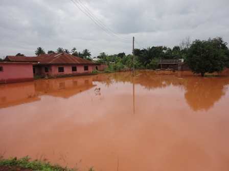 IMG_9062 IGBODO FLOOD:RIVER ALLEGEDLY OVERFLOWS ITS SHORES