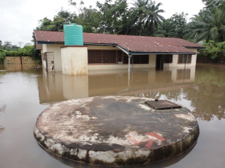 IMG_9062 IGBODO FLOOD:RIVER ALLEGEDLY OVERFLOWS ITS SHORES
