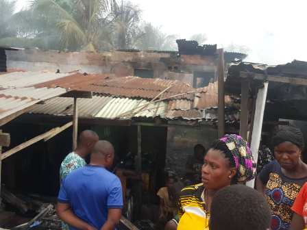 IMG-20210508-WA0013 HOODLUMS SET BUILDING ON FIRE, AFTER THREAT TO LANDLADY