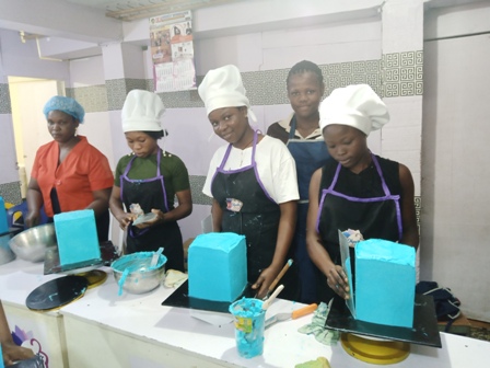 The-CEO-Olyniks-Cakes-2nd-R-CEO-Ludy-Cakes-Lagos-with-some-of-the-students MY PASSION FOR BAKING DISTINGUISHES ME FROM OTHERS - Olyniks Cakes