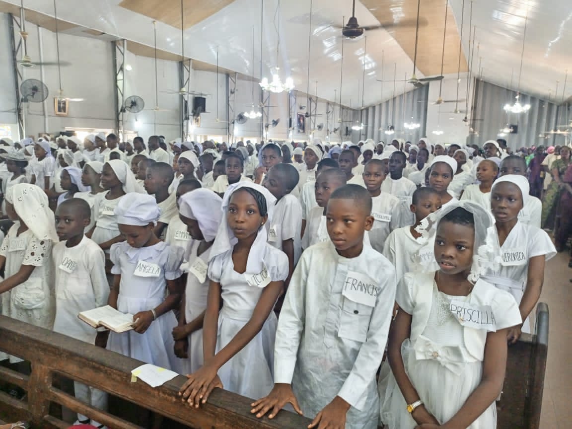 front-or-back BISHOP ELUE CONFIRMS 275 CATHOLIC FAITHFUL